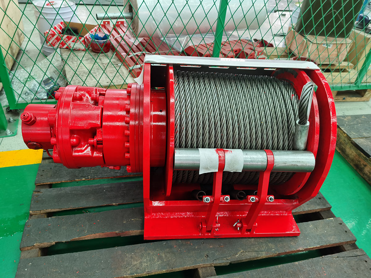 small hydraulic winch